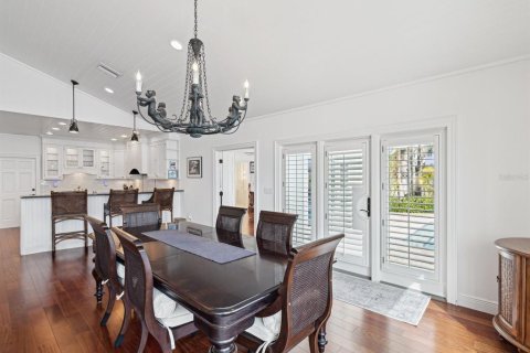House in Belleair Beach, Florida 3 bedrooms, 175.21 sq.m. № 2198344 - photo 15