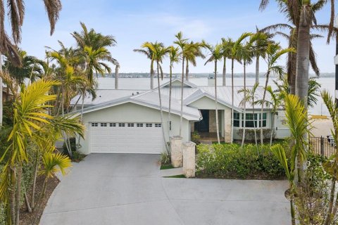 Casa en Belleair Beach, Florida 3 dormitorios, 175.21 m2 № 2198344