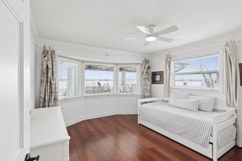 House in Belleair Beach, Florida 3 bedrooms, 175.21 sq.m. № 2198344 - photo 24