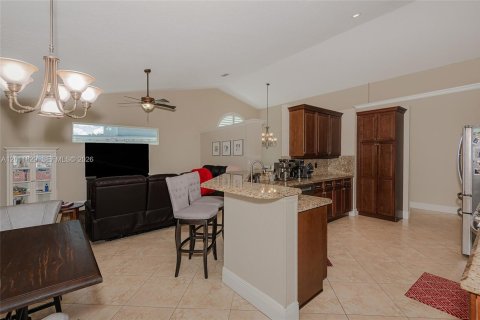 Casa en alquiler en Pembroke Pines, Florida, 4 dormitorios, 261.06 m2 № 2074983 - foto 15