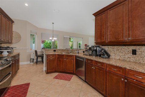 Casa en alquiler en Pembroke Pines, Florida, 4 dormitorios, 261.06 m2 № 2074983 - foto 13