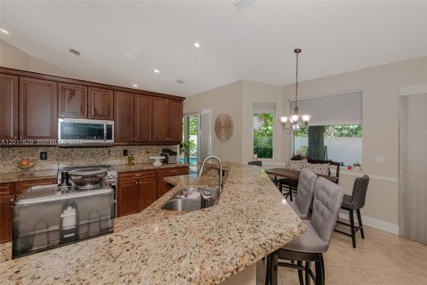Casa en alquiler en Pembroke Pines, Florida, 4 dormitorios, 261.06 m2 № 2074983 - foto 17