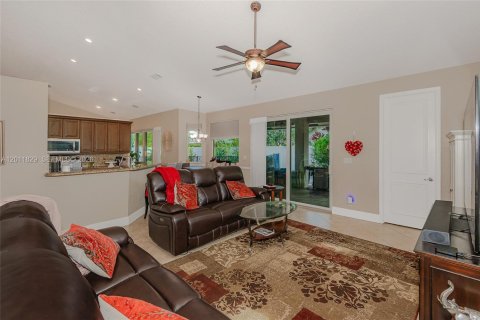 Casa en alquiler en Pembroke Pines, Florida, 4 dormitorios, 261.06 m2 № 2074983 - foto 20