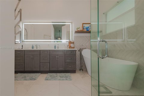 Casa en alquiler en Pembroke Pines, Florida, 4 dormitorios, 261.06 m2 № 2074983 - foto 10