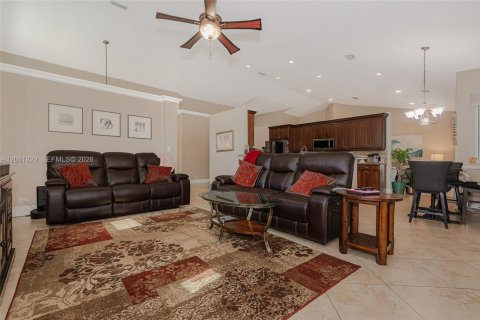 Casa en alquiler en Pembroke Pines, Florida, 4 dormitorios, 261.06 m2 № 2074983 - foto 21