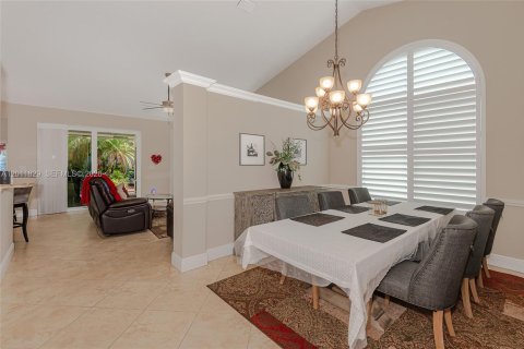 Casa en alquiler en Pembroke Pines, Florida, 4 dormitorios, 261.06 m2 № 2074983 - foto 23