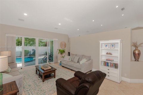Casa en alquiler en Pembroke Pines, Florida, 4 dormitorios, 261.06 m2 № 2074983 - foto 3