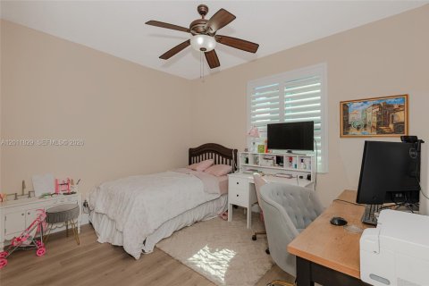 Casa en alquiler en Pembroke Pines, Florida, 4 dormitorios, 261.06 m2 № 2074983 - foto 28