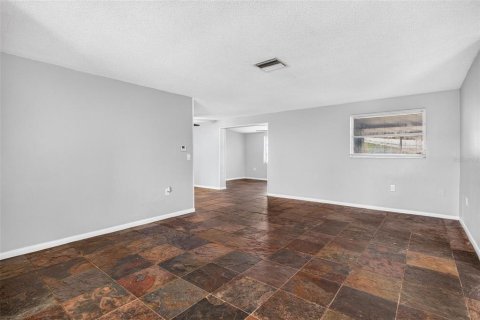 Villa ou maison à louer à Port Richey, Floride: 3 chambres, 167.78 m2 № 2425601 - photo 5