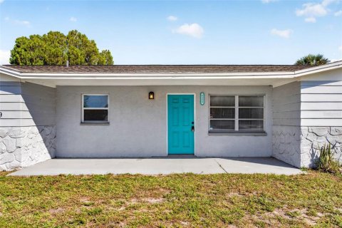 Villa ou maison à louer à Port Richey, Floride: 3 chambres, 167.78 m2 № 2425601 - photo 2