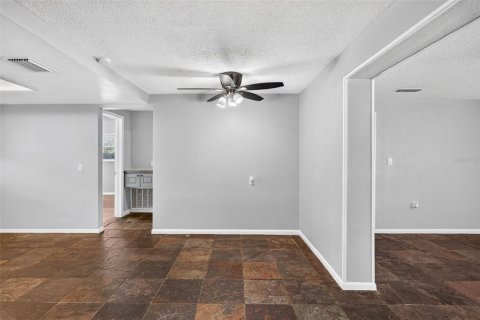 Villa ou maison à louer à Port Richey, Floride: 3 chambres, 167.78 m2 № 2425601 - photo 8