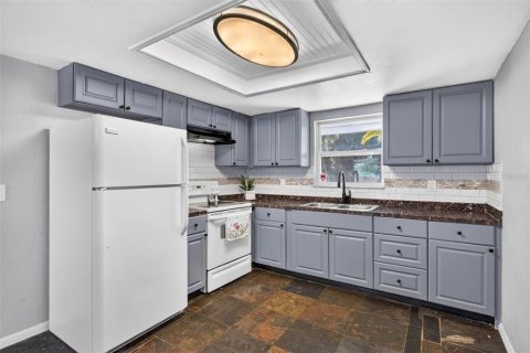Villa ou maison à louer à Port Richey, Floride: 3 chambres, 167.78 m2 № 2425601 - photo 11