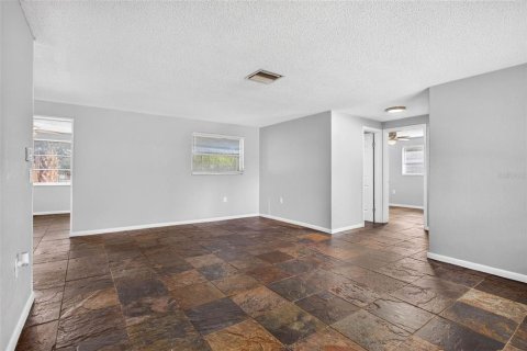 Villa ou maison à louer à Port Richey, Floride: 3 chambres, 167.78 m2 № 2425601 - photo 4
