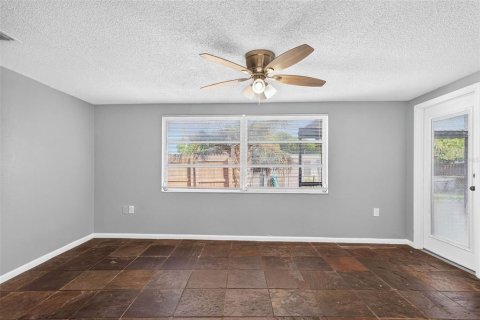 Villa ou maison à louer à Port Richey, Floride: 3 chambres, 167.78 m2 № 2425601 - photo 13