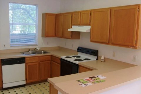 Condo in Gainesville, Florida, 2 bedrooms № 2213970 - photo 2