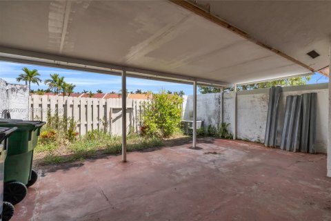 Adosado en venta en Miami, Florida, 3 dormitorios, 98.38 m2 № 2059601 - foto 23