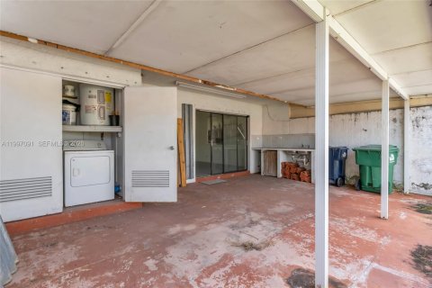 Adosado en venta en Miami, Florida, 3 dormitorios, 98.38 m2 № 2059601 - foto 24