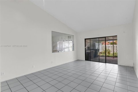 Adosado en venta en Miami, Florida, 3 dormitorios, 98.38 m2 № 2059601 - foto 16