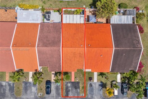 Adosado en venta en Miami, Florida, 3 dormitorios, 98.38 m2 № 2059601 - foto 4