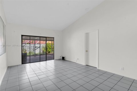 Adosado en venta en Miami, Florida, 3 dormitorios, 98.38 m2 № 2059601 - foto 8