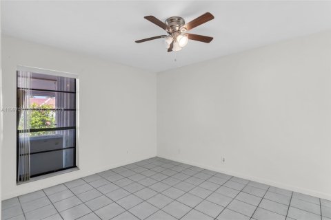 Adosado en venta en Miami, Florida, 3 dormitorios, 98.38 m2 № 2059601 - foto 18