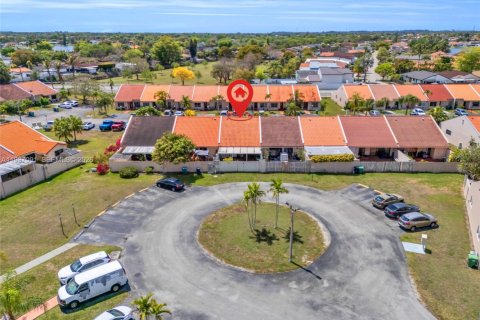 Adosado en venta en Miami, Florida, 3 dormitorios, 98.38 m2 № 2059601 - foto 26