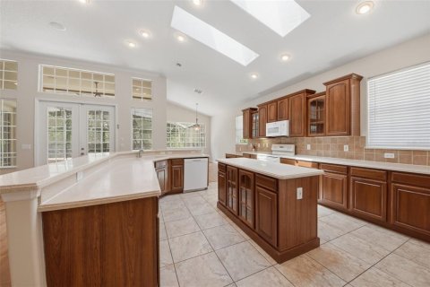 House in Orlando, Florida 5 bedrooms, 345.78 sq.m. № 2157977 - photo 15