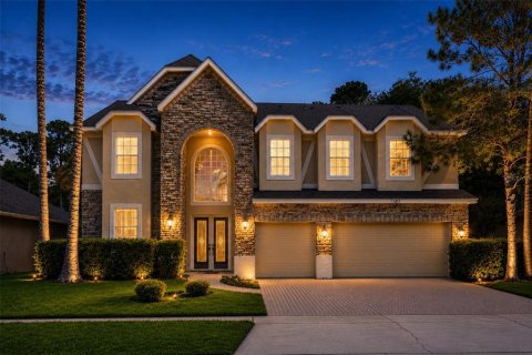 House in Orlando, Florida 5 bedrooms, 345.78 sq.m. № 2157977