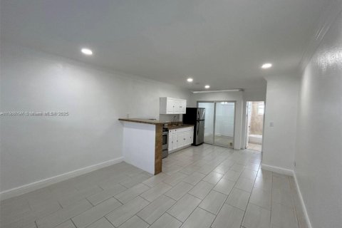 Снять в аренду кондоминиум в Майами-Бич, Флорида 35.95м2, № 1972164 - фото 5