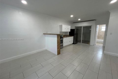 Снять в аренду кондоминиум в Майами-Бич, Флорида 35.95м2, № 1972164 - фото 4