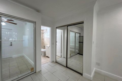 Снять в аренду кондоминиум в Майами-Бич, Флорида 35.95м2, № 1972164 - фото 6