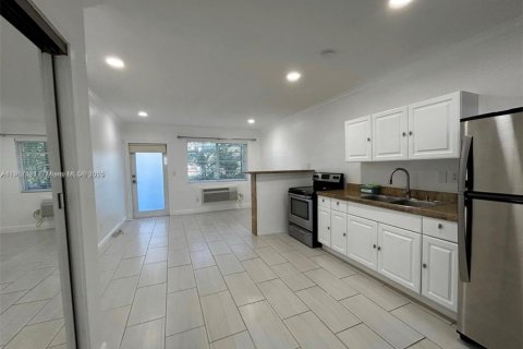 Снять в аренду кондоминиум в Майами-Бич, Флорида 35.95м2, № 1972164 - фото 3