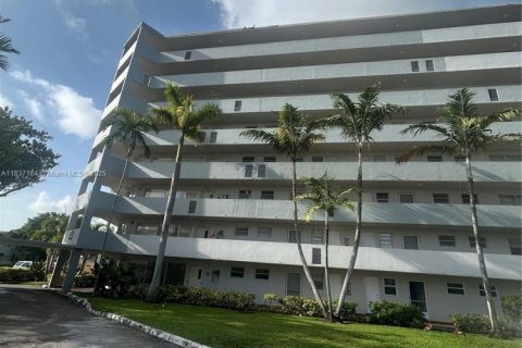 Condominio en venta en Miami, Florida, 2 dormitorios, 122.35 m2 № 1978672 - foto 2