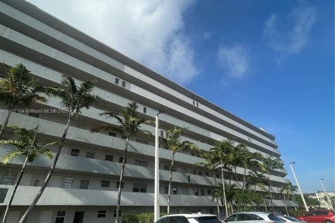 Condominio en venta en Miami, Florida, 2 dormitorios, 122.35 m2 № 1978672 - foto 3