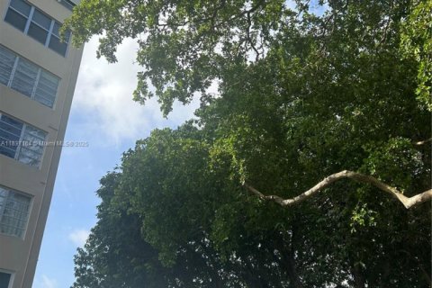 Condominio en venta en Miami, Florida, 2 dormitorios, 122.35 m2 № 1978672 - foto 1