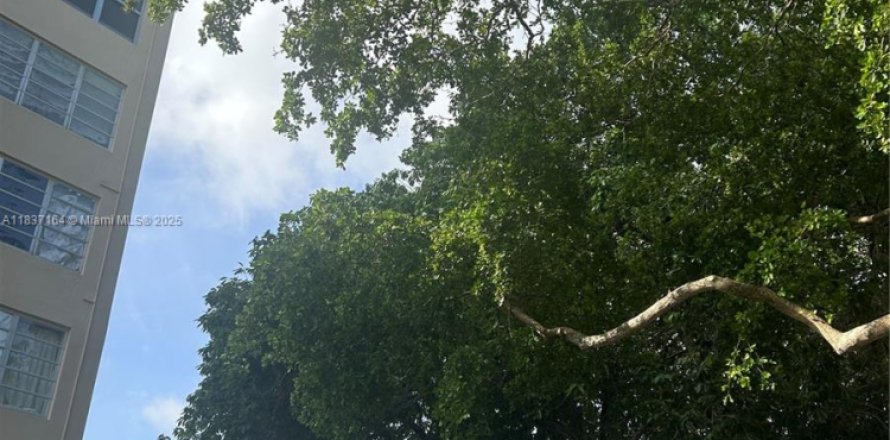 Condominio en Miami, Florida, 2 dormitorios  № 1978672