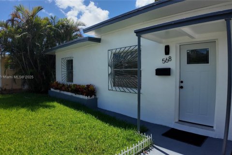 House in Hialeah, Florida 2 bedrooms, 66.89 sq.m. № 1889967 - photo 2
