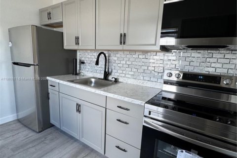 House in Hialeah, Florida 2 bedrooms, 66.89 sq.m. № 1889967 - photo 8
