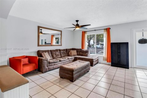 Adosado en venta en Tamarac, Florida, 3 dormitorios, 156.08 m2 № 2024734 - foto 3