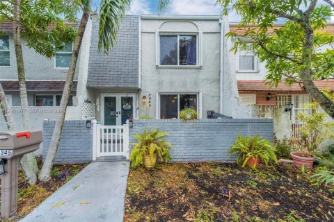 Adosado en Tamarac, Florida 3 dormitorios, 156.08 m2 № 2024734