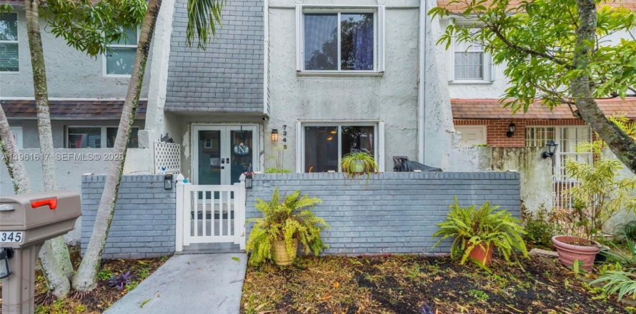 Adosado en Tamarac, Florida 3 dormitorios, 156.08 m2 № 2024734