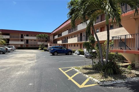 Condominio en venta en Miami, Florida, 2 dormitorios, 103.68 m2 № 1980580 - foto 2