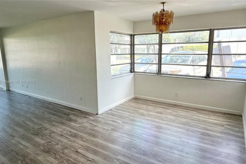 Condominio en venta en Miami, Florida, 2 dormitorios, 103.68 m2 № 1980580 - foto 9