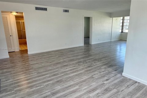 Condominio en venta en Miami, Florida, 2 dormitorios, 103.68 m2 № 1980580 - foto 11