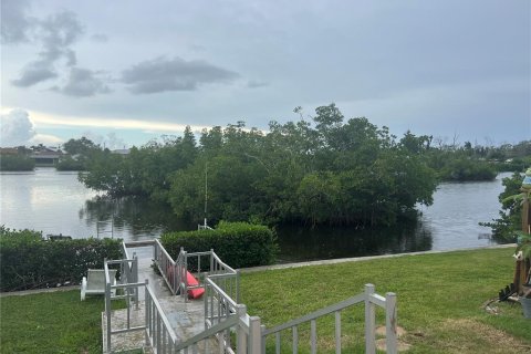 Appartement à louer à Englewood, Floride: 2 chambres, 156.08 m2 № 1899136 - photo 4