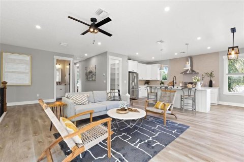 Villa ou maison à louer à Tampa, Floride: 4 chambres, 222.5 m2 № 1915025 - photo 3