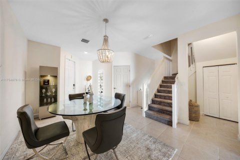 Купить таунхаус в Хайалиа, Флорида 3 спальни, 153.29м2, № 1699303 - фото 2