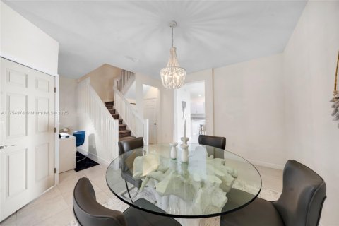 Купить таунхаус в Хайалиа, Флорида 3 спальни, 153.29м2, № 1699303 - фото 3