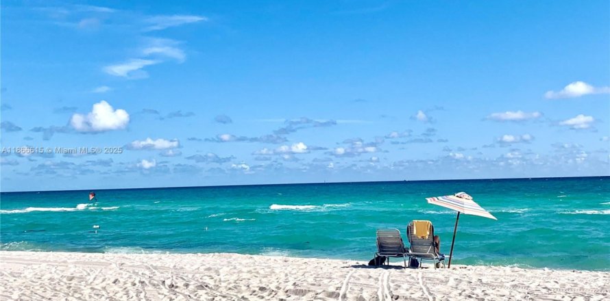 Condominio en Miami Beach, Florida, 1 dormitorio № 1925369