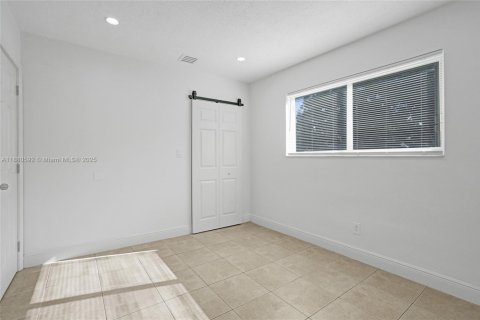 Villa ou maison à louer à Hallandale Beach, Floride: 3 chambres, 98.48 m2 № 1932133 - photo 16